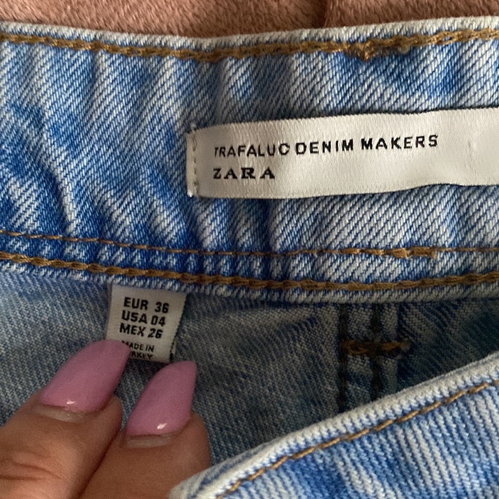 EUC Zara Trafaluc distressed denim cut-off shorts - Picture 4 of 8
